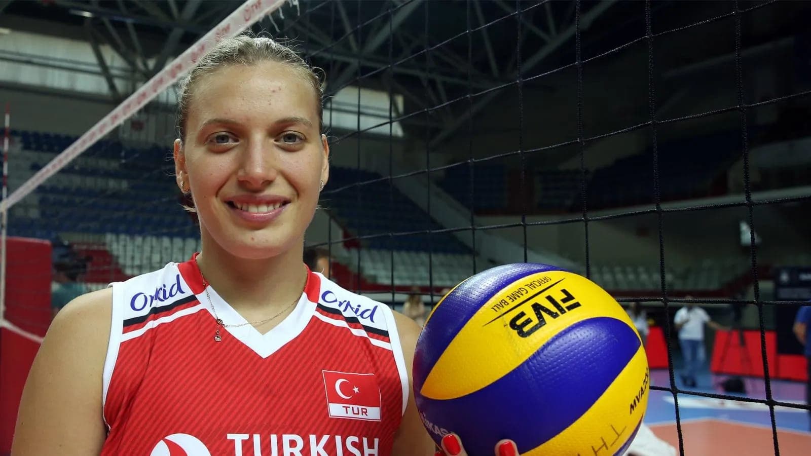 Cansu Özbay