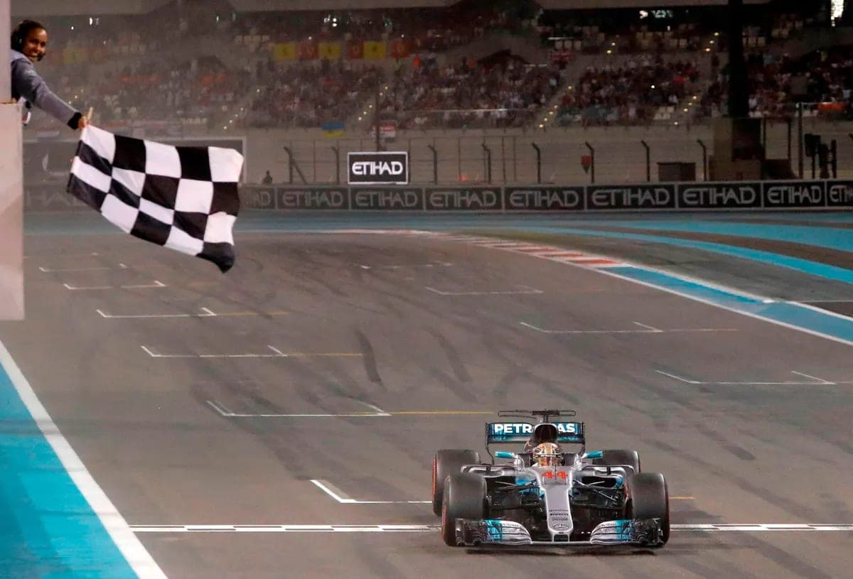 Formula 1 Siyah Bayrak Nedir?