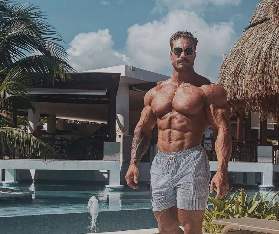 Chris Bumstead Antrenman Programı ve Diyeti