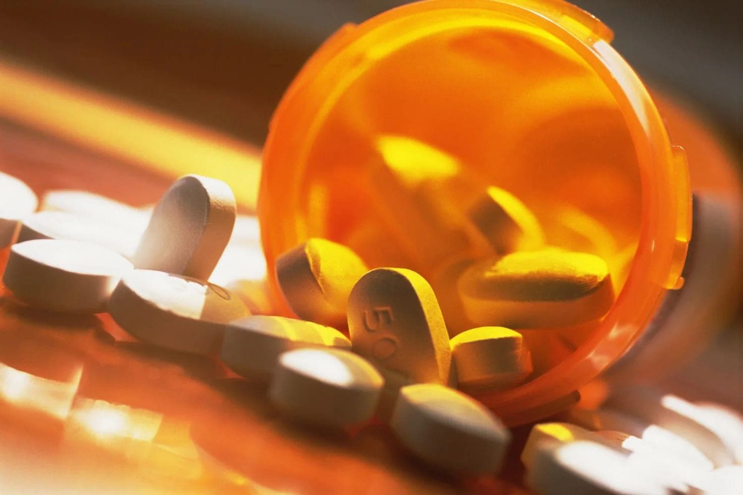 Mesterolone (Proviron) Nedir? Ne İşe Yarar? Zararları? Neden Kullanılmamalı?