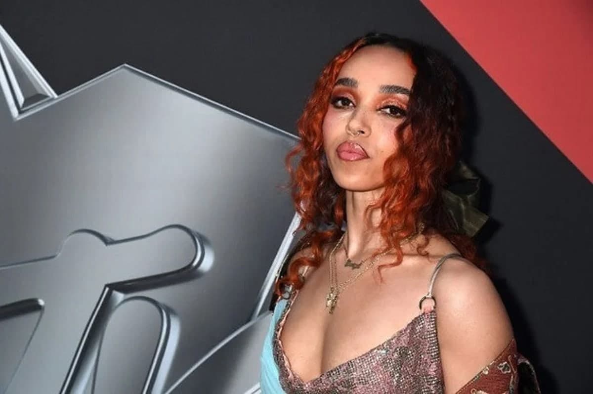 FKA twigs (Tahliah Debrett Barnett)