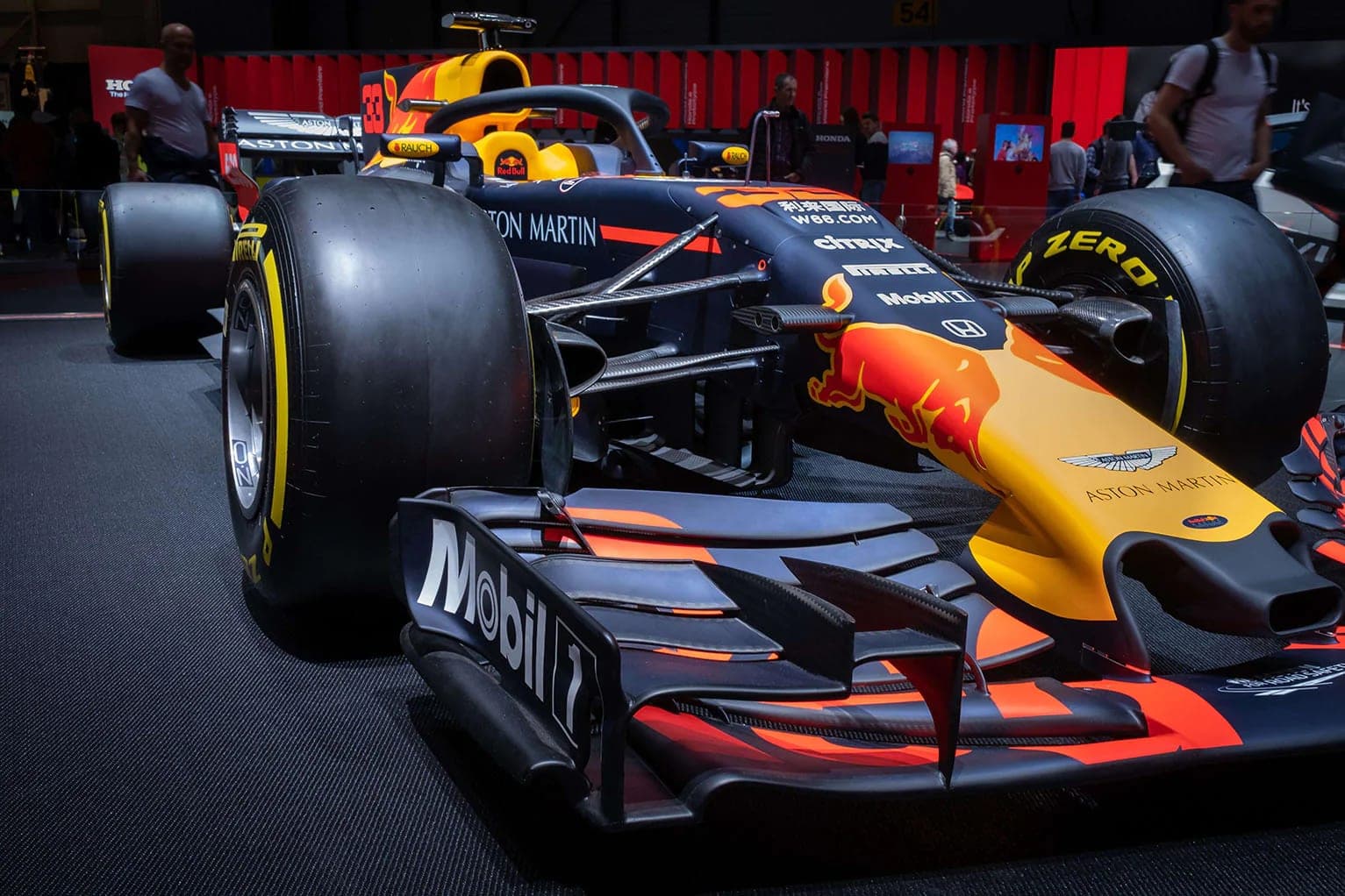 Downforce (Yere Basma Kuvveti) Nedir? - Yarış Otomobillerinin Performansını Artıran Önemli Bir Faktör