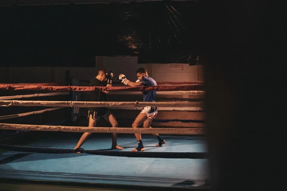Sağ Kroşe (Right Hook Punch) Nedir? Nasıl Yapılır?
