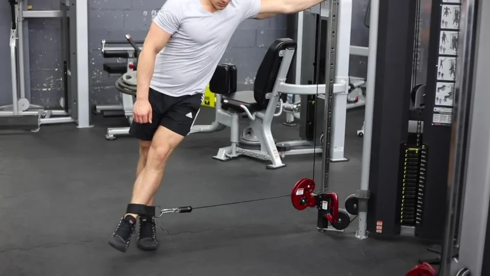 Cable Hip Adduction Egzersizi 1 Cable Hip Adduction Egzersizi