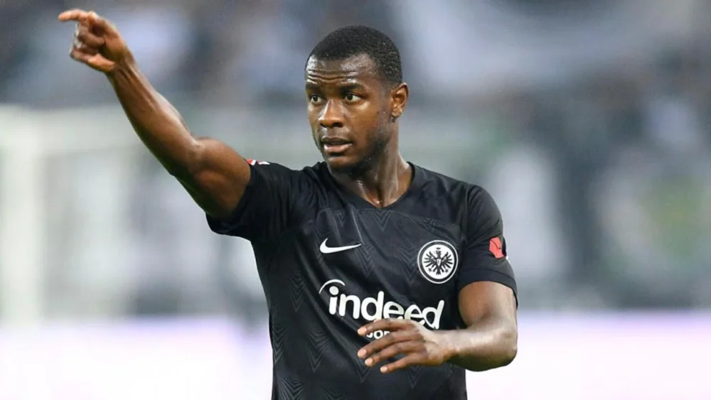 Evan Ndicka 1 Evan Ndicka