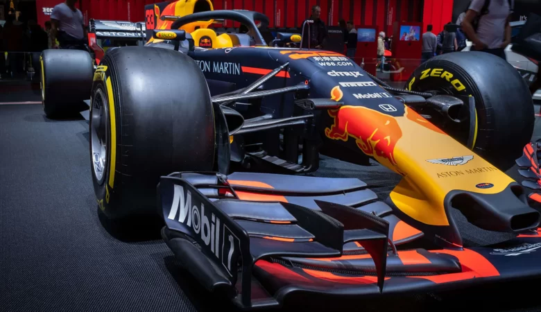 Downforce (Yere Basma Kuvveti) Nedir? - Yarış Otomobillerinin Performansını Artıran Önemli Bir Faktör