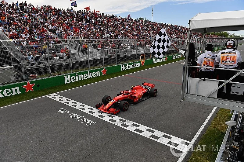 Formula 1 Siyah-Beyaz Parçalı Damalı Bayrak Nedir?