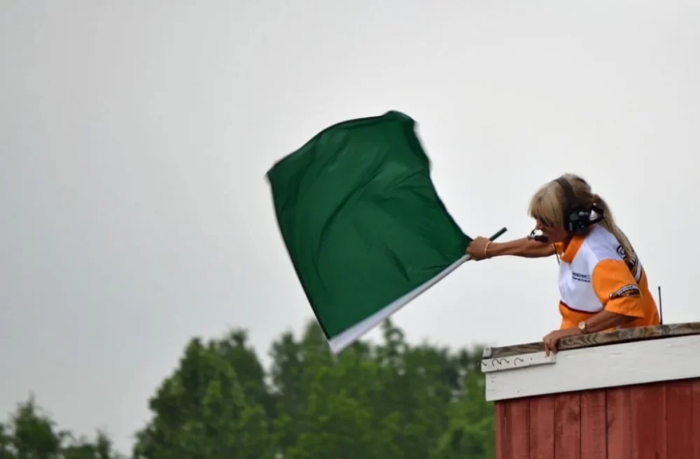 Formula 1 Yeşil Bayrak Nedir? 1 Formula 1 Yeşil Bayrak Nedir?