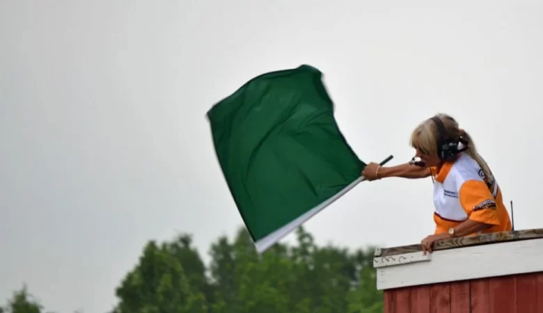 Formula 1 Yeşil Bayrak Nedir?