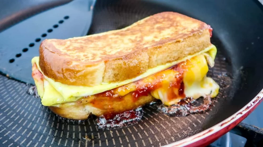 Yumurtalı Tost Tarifi 1 yumurtali tost tarifi